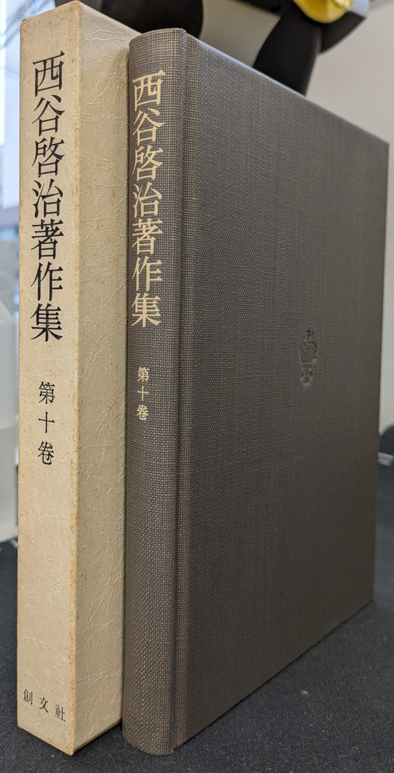 260562